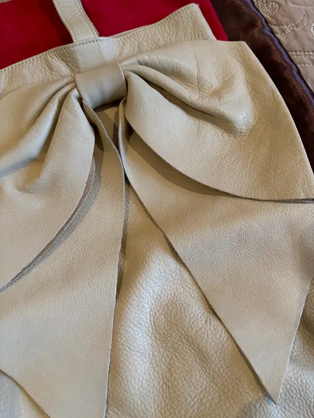 Valentino bag Leather  bow in Women's - Bags & Wallets in City of Toronto - Image 5