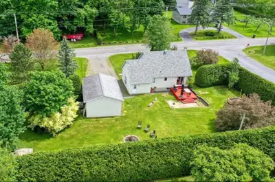 Maison 1 Chambre-A/C,Patio,BBQ,Piscine,Spa,Meublé,Déneigé