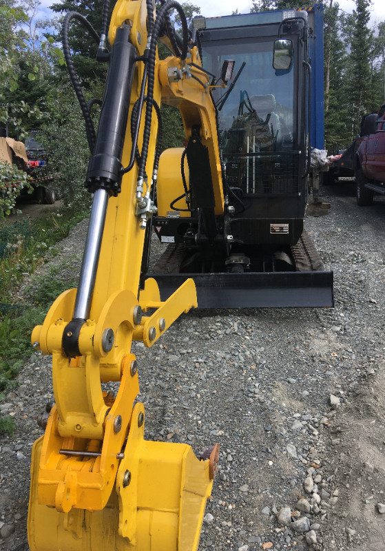 Mini Excavator & Attachments in Heavy Equipment in Whitehorse