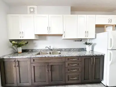2 Bedroom + 1 Bath. Located at 901 Lasalle in New Sudbury Unit features spacious living area. Locate...
