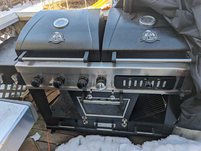 Pitboss Memphis smoker grill combo in BBQs & Outdoor Cooking in Lethbridge