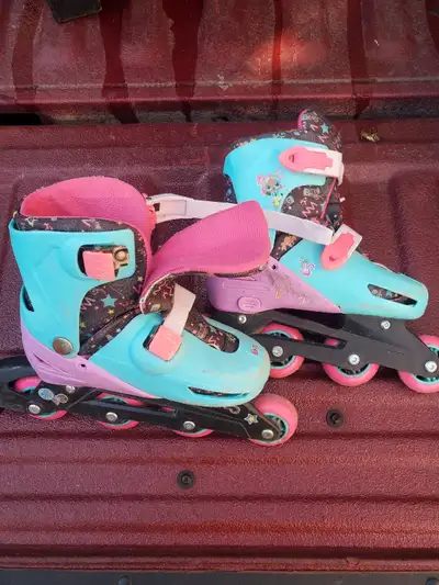 Adjustable rollerblades. $15