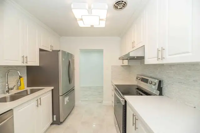 3 beds, 6 parking, Feb 1