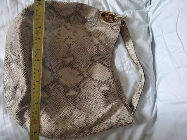 Womens Michael Kors Purse in Women's - Bags & Wallets in London - Image 3