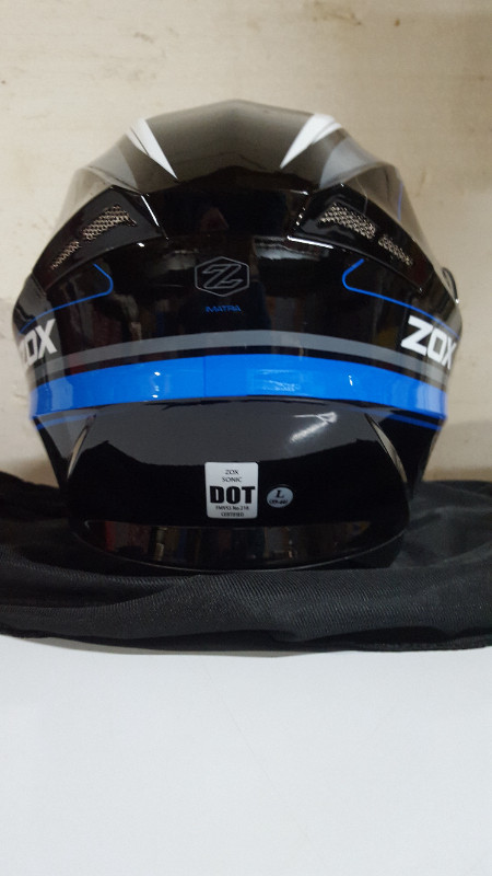 NEW-ZOX solid full face motorcycle helmut in Other in Brantford - Image 4