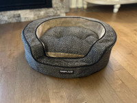 Dog bed with removable cushion