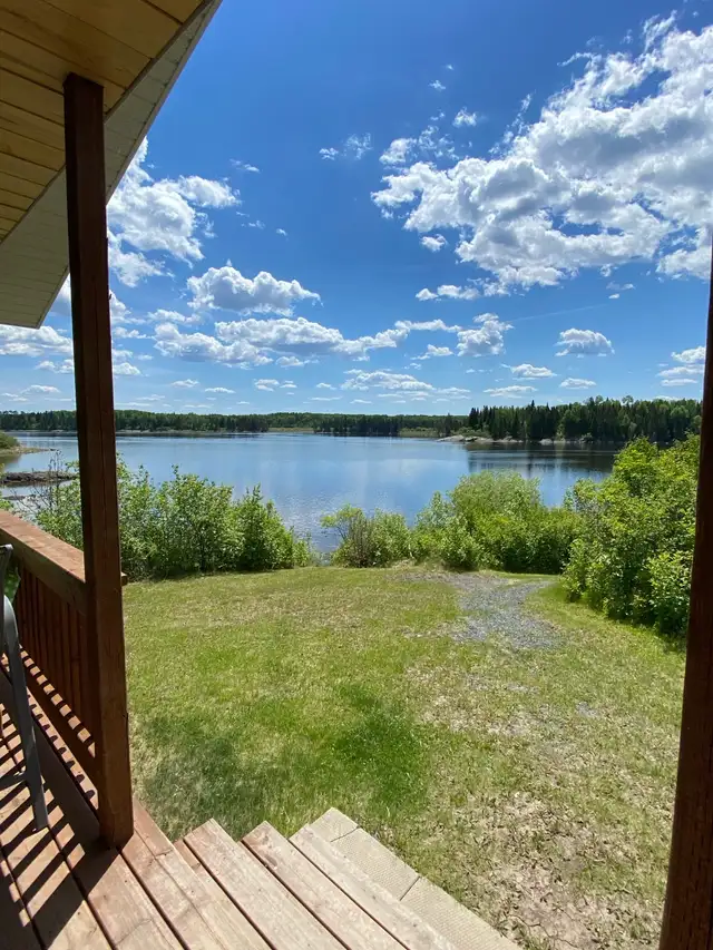 Cabins for rent in the North Whiteshell along the Winnipeg River in Manitoba in Canada - Image 11