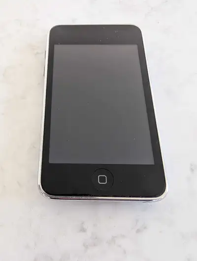 Up for sale is a vintage 2008 Apple iPod Touch (Model MB533BT), in excellent condition and fully fun...