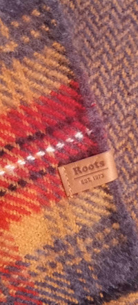 Soft Snuggly & Warm As New ROOTS Wool Blend Plaid Blanket Scarf