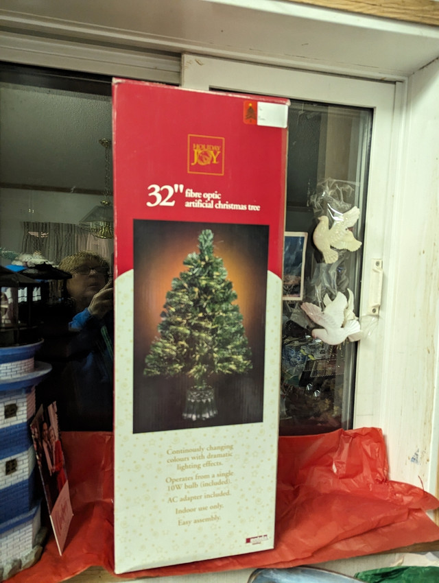 NEW 32"   FIBER OPTIC CHRISTMAS TREE in Holiday, Event & Seasonal in Cranbrook - Image 2