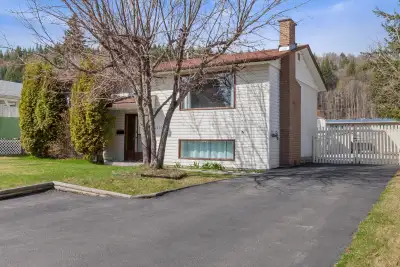2327 Olds Street - Prince George Need a SHOP? Extra space? Suite potential? This home delivers. Only...