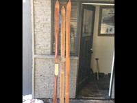 Vintage wooden Skiis 