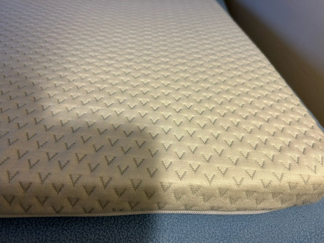 Twin foam mattress topper $150  38.2" x 75.2" x 1.8" thick in Bedding in Oakville / Halton Region - Image 2