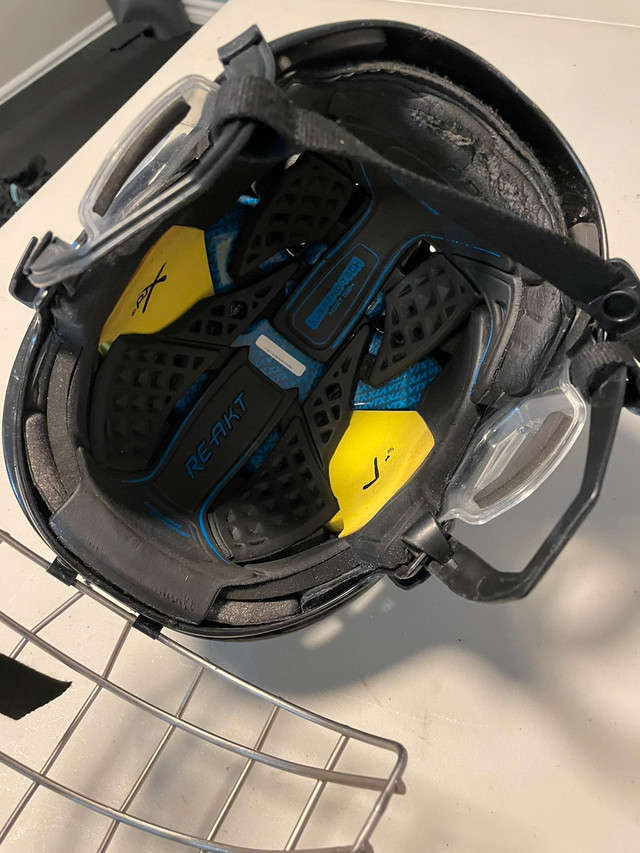 Hockey helmet with cage and concussion insert Hockey Ottawa Kijiji