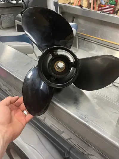 NEW OEM suzuki 90hp 4 stroke 3X14X19 will trade for yamaha 90hp 4stroke propeller or best offer