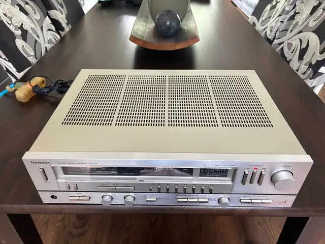 Technics SA-424 Stereo Receiver in Stereo Systems & Home Theatre in Oakville / Halton Region - Image 3