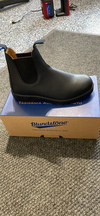 Multiple pairs of blundstones boots