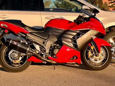 Looking to part ways with my Kawasaki ZX-14R Ninja, a true powerhouse on two wheels. This used 2014...