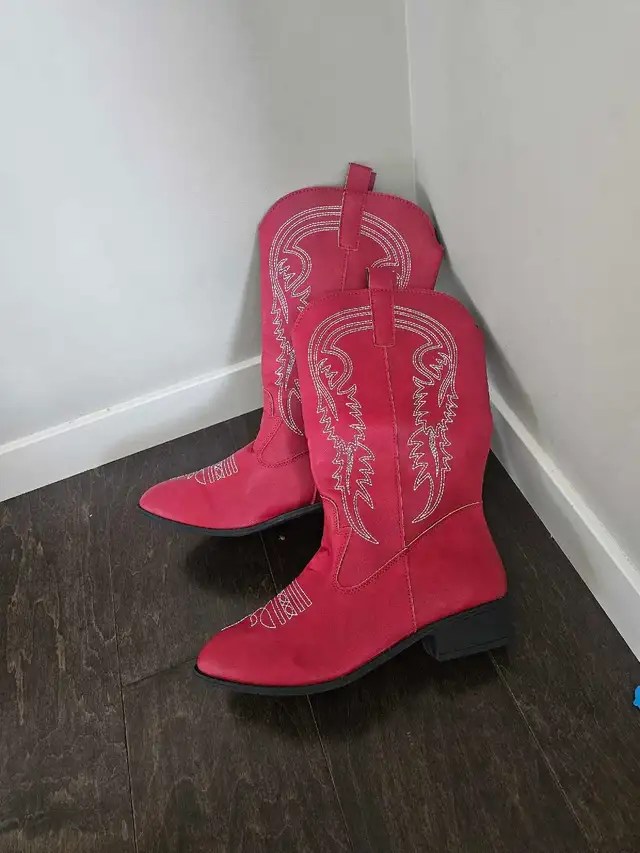 Western Cowboy Boots for women, red Color Size 8 in Women's - Shoes in Calgary - Image 3