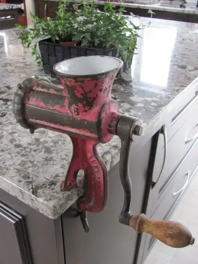 Ancienne hachoir rouge Alexanderwerk vintage meat grinder, View more