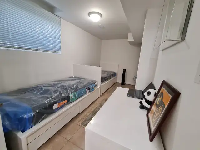 Rent Basement room for female - Mississauga in Room Rentals & Roommates in Mississauga / Peel Region - Image 11