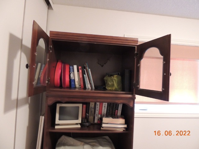 HUTCH / FILING CABINET in Hutches & Display Cabinets in Oshawa / Durham Region - Image 2