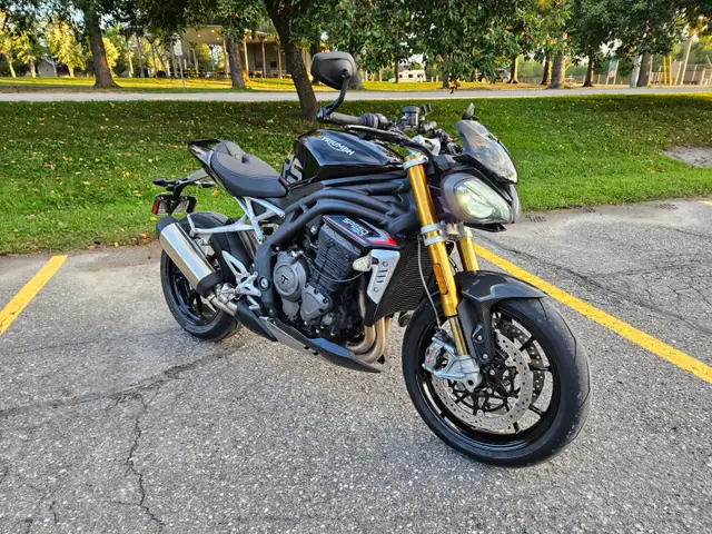 2022 Triumph Speed Triple 1200 RS Mint Low Km's in Sport Bikes in City of Toronto - Image 6