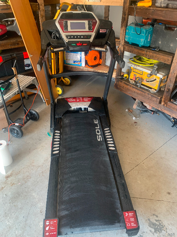 Treadmill in Exercise Equipment in Hamilton