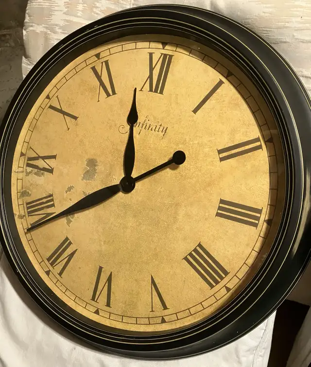 XL wall clock in Home Décor & Accents in Ottawa - Image 3