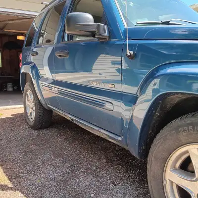 300000km new suspension, rad,fan,fuel pump, gas filter, alternator ac works well,good tires