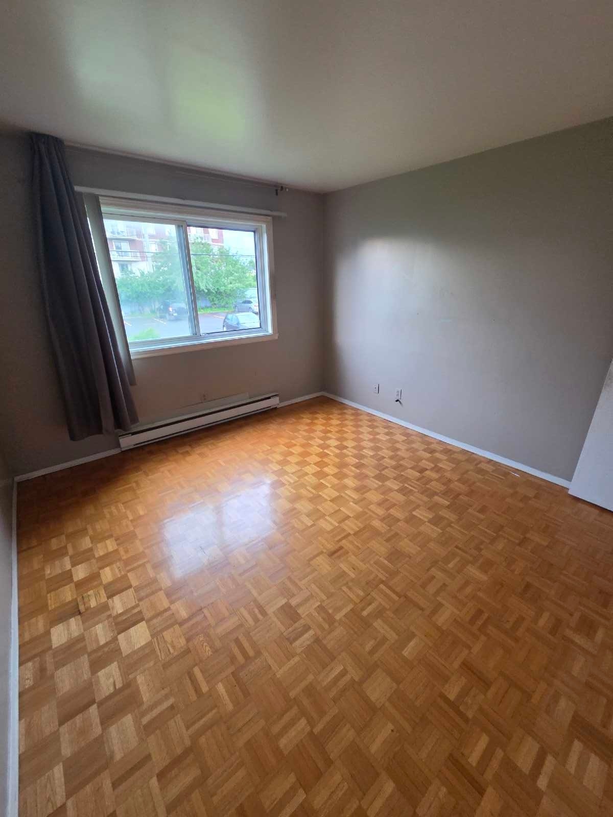 Brossard Grand 4 1/2 à louer — photo 3