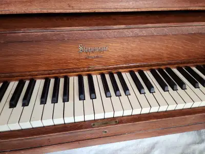Old Piano in very good condition for FREE
