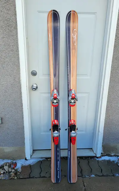 Atomic 174cm Skis with bindings, View more
