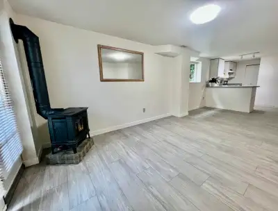Vancouver West Bright Garden-Level 1BR+1BA+DEN