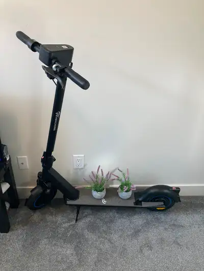 Electric scooter in good condition. Features: Foldable design Lightweight and easy to transport Grea...