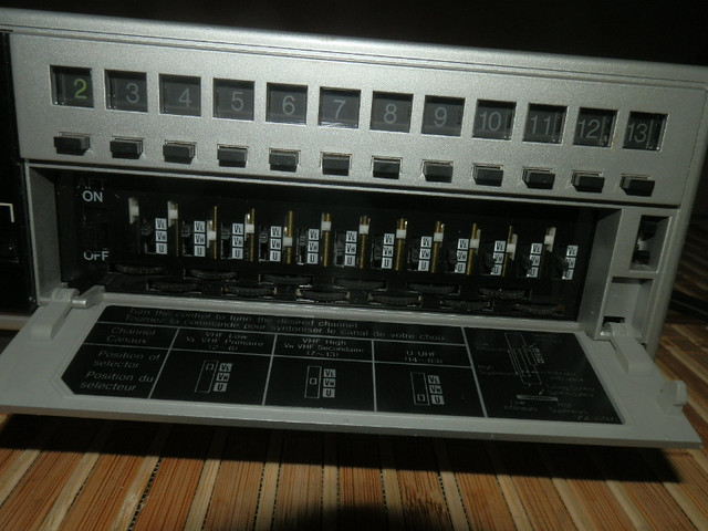 Panasonic (VINTAGE) Programmable Electric Tuner/Timer Model PV- in General Electronics in Dartmouth - Image 3