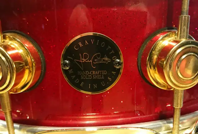 2002 DW JOHN CRAVIOTTO SIGNED SNARE DRUM - RARE- in Drums & Percussion in Windsor Region - Image 5