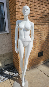 lady mannequin clothing display 