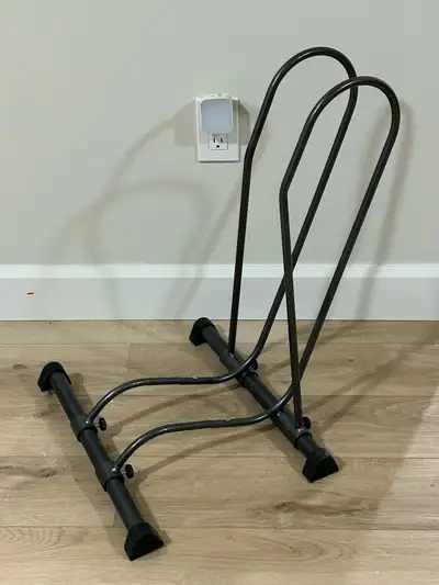 Support à vélo par la roue., View more