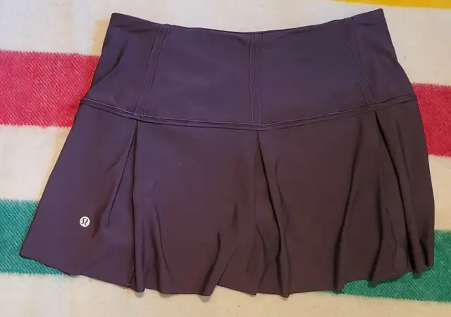 LULULEMON LOST IN PACE SKIRT 13" BLACK CURRANT SIZE 6 in Women's - Bottoms in City of Toronto - Image 8