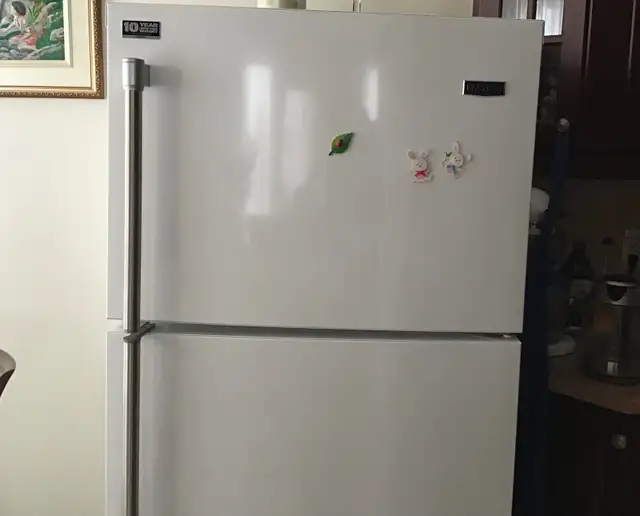 Réfrigérateur Marque Maytag. in Refrigerators in Laval / North Shore - Image 5