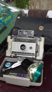 POLAROID  230  LAND  CAMERA