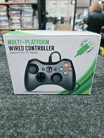 Améliorez votre expérience de jeu avec cette manette filaire polyvalente offrant une compatibilité é...