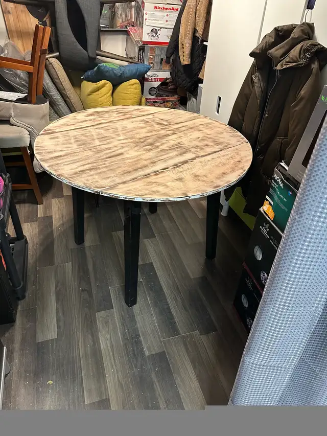 Drop Leaf Table with 3 Chairs in Dining Tables & Sets in City of Toronto - Image 4