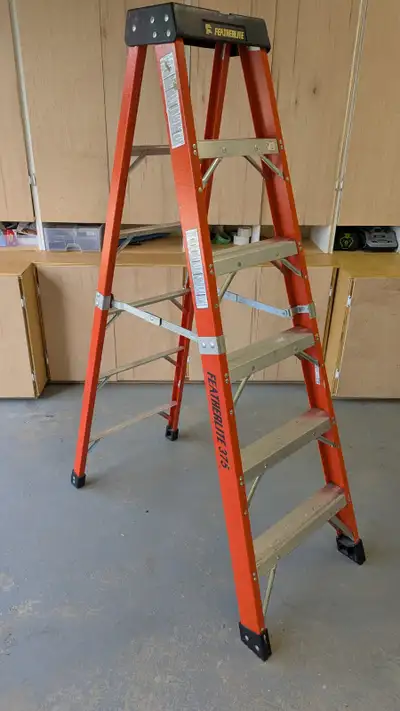 Used 6ft tall Featherlite Fibreglass ladder for sale. 375lbs Load capacity. It has some paint streak...