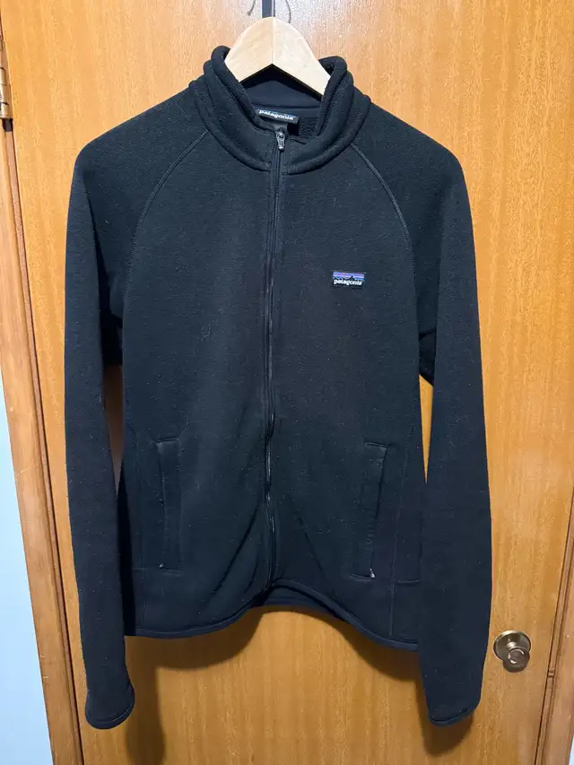 Patagonia Fleece Jacket in Women's - Tops & Outerwear in Calgary - Image 2