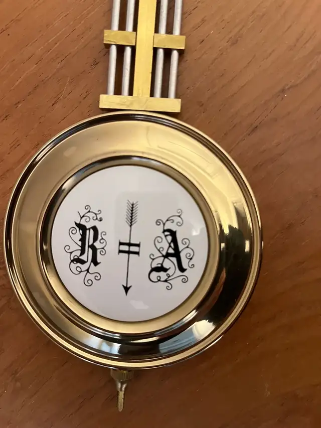 Vintage Ethan Allan Pendulum Chiming Mantle Clock Mahogany Brass in Home Décor & Accents in City of Toronto - Image 5