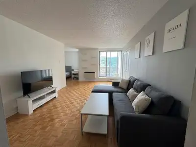 SOUS LOCATION (1 er août-30 novembre) Bonjour! Je propose mon appartement en sous-location pour une...