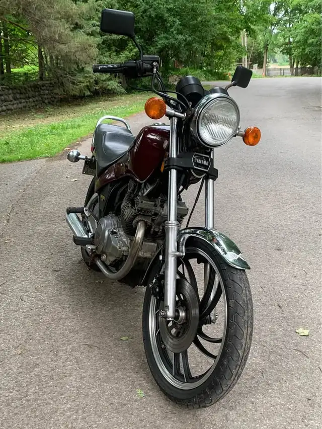 Yamaha Maxim 400 moto in Motorcycle Parts & Accessories in West Island - Image 3