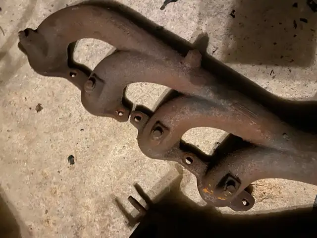 Exhaust Manifolds - Silverado or Sierra in Engine & Engine Parts in City of Toronto - Image 3